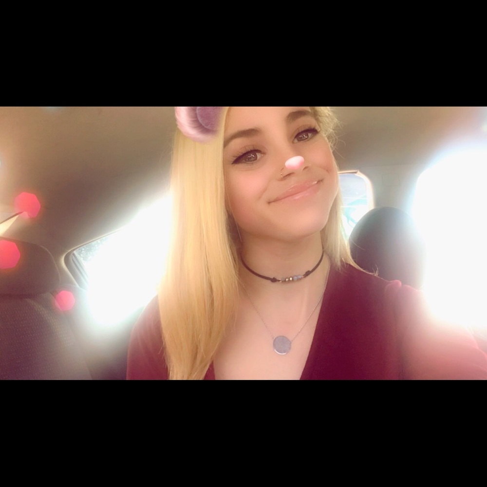 Meet your Posher, Adri